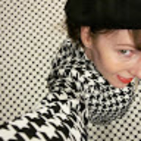 Meet your Posher, Courtney - Picture 1 of 1
